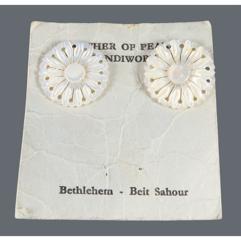 New Nos Vintage BETHLEHEM BEIT SAHOUR Carved Mother Of Pearl Clip-On Earrings